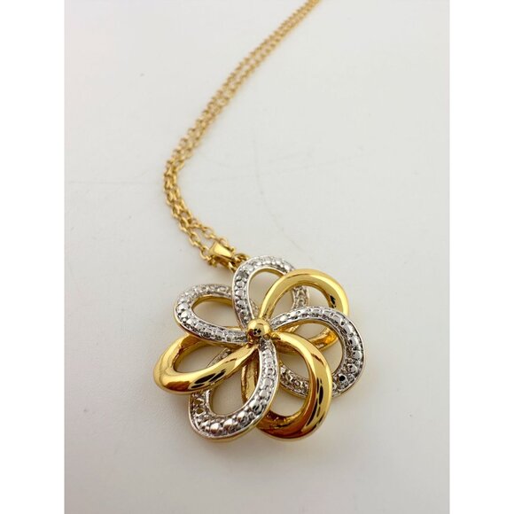 Pretty Two Tone Flower Pendant Necklace 22kt Gold Overlay - Picture 1 of 10